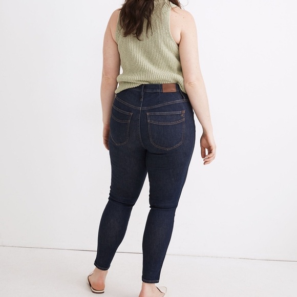 10" High-Rise Skinny Crop Jeans in Macarthur Wash: Exposed Zip Edition 33 - Picture 3 of 10
